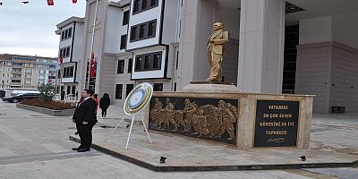 19 Mayıs Atatürk’ü Anma Gençlik ve Spor Bayramı çelenk sunma töreni yapıldı