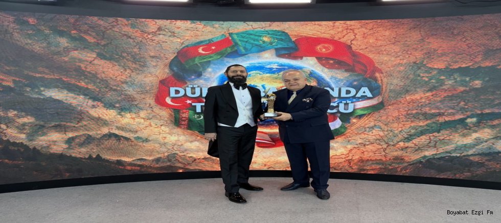 Akif Manaf’a Türk Dünyası Barış Ödülü Verildi