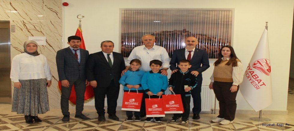 Boyabat Belediye Başkanlık Makamı Geleceğin Teminatı Çocuklara Emanet