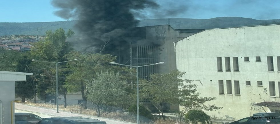 Boyabat Eski Hastanesinde Yangın: İtfaiye Ekipleri Müdahale Ediyor