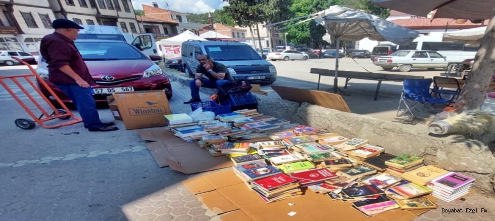 Boyabat Köylü Pazarı Yanındaki Gizemli Tezgah