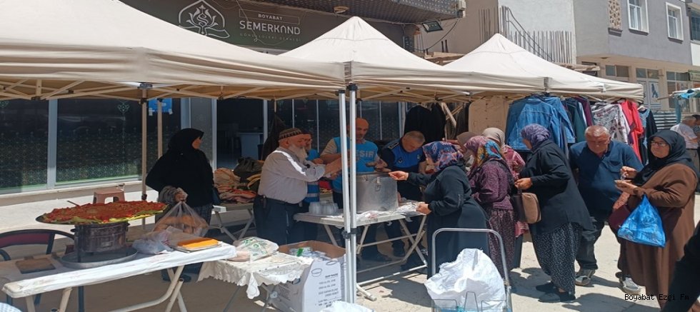 Boyabat'ta Birlik ve Beraberlik Sofrası: Aşure İkramı Büyük Beğeni Topladı