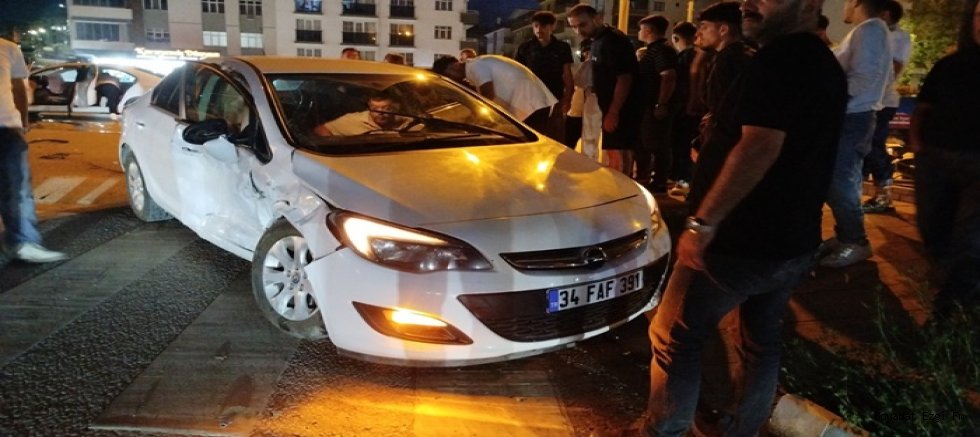 Boyabat’ta İki Otomobil Çarpıştı 5 Yaralı