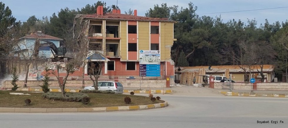 Boyabat’ta Yeni İlçe Emniyet Müdürlüğü Hizmet Binası Yıkımına Başladı