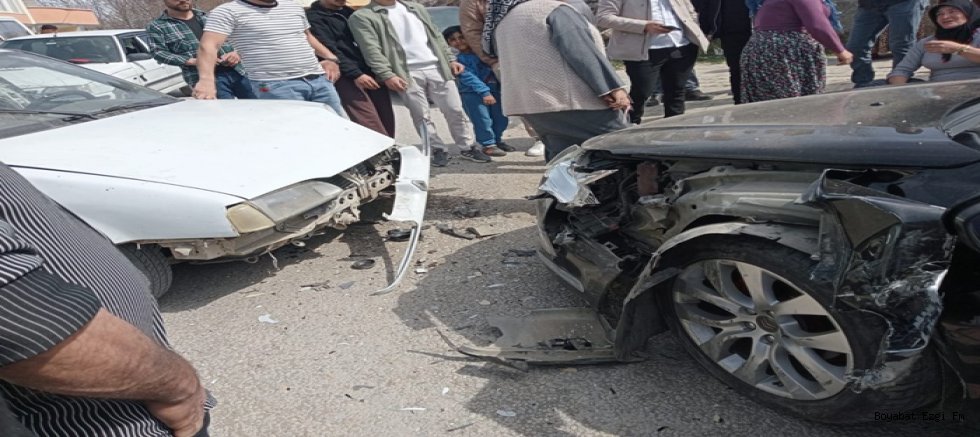 Boyabat Yeşilyurt’ta Korkutan Çarpışma: Ucuz Atlatıldı!