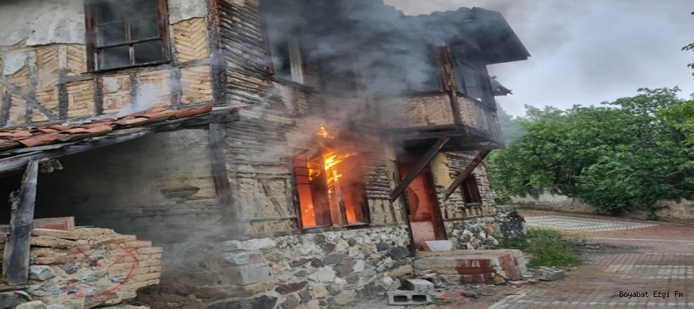 Erenlik Sakinlerinden Yetkililere Çağrı: Metruk Binalar İçin Önlem Alın!
