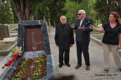 Genco Erkal Vefatının İkinci Yılında Anıldı: Anıt Mezarı İlk Kez Ziyaretçilere Açıldı