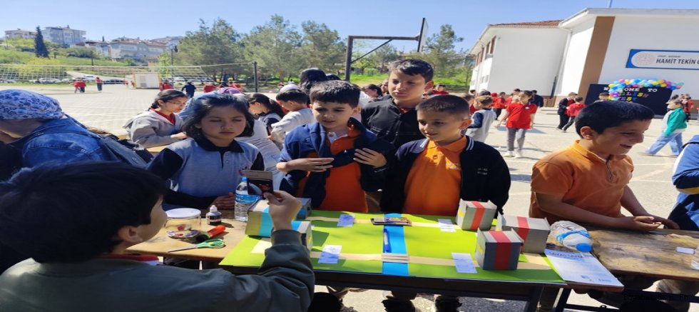 Hamit Tekin Ortaokulu’nda “English Fest” Coşkusu İngilizce Öğrenimi Eğlenceye Dönüştü