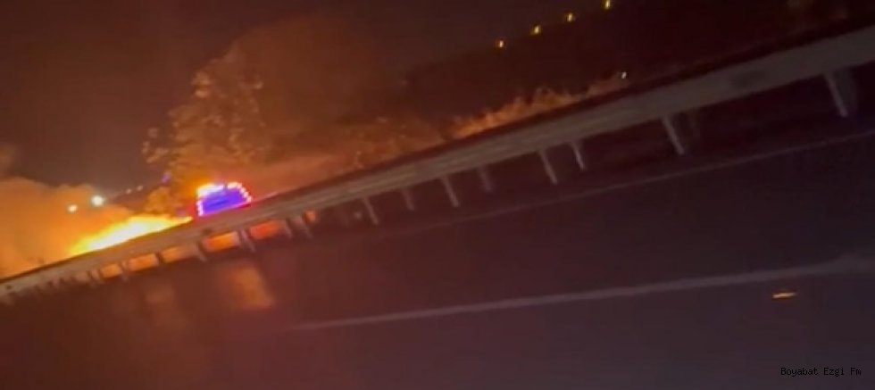 Sinop-Gerze Kara Yolunda Korku Dolu Anlar: Otomobil Alev Topuna Döndü!