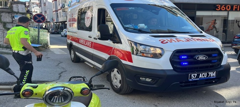 Sinop’ta Yokuş Aşağı İnen Motor Devrildi, 2 Kişi Yaralandı