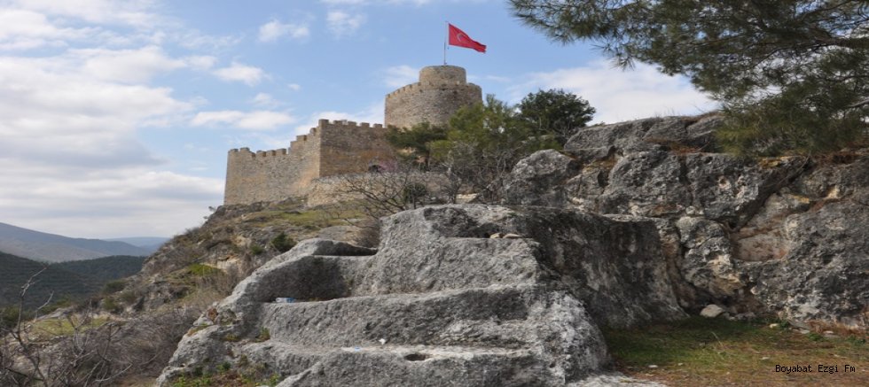 Tarihin Zirvesindeki Görkem Boyabat Kalesi