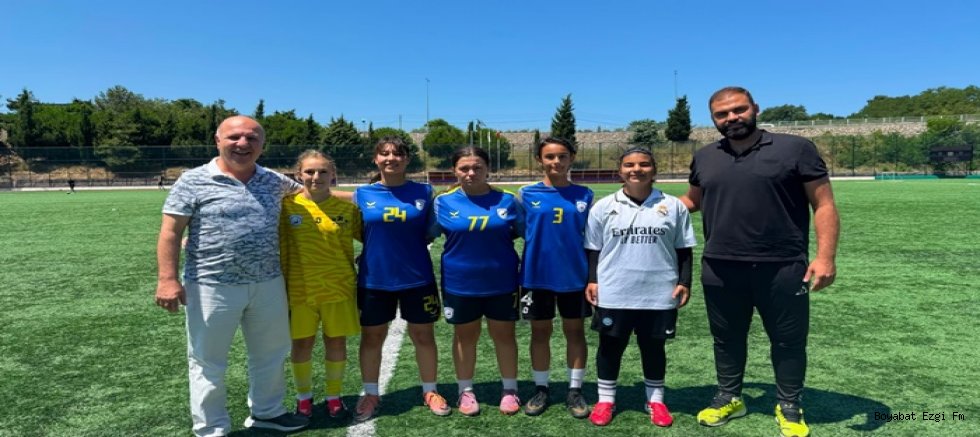 TFF Antrenörü Oğuz Üstünbaş Memleketinde Yetenek Taradı
