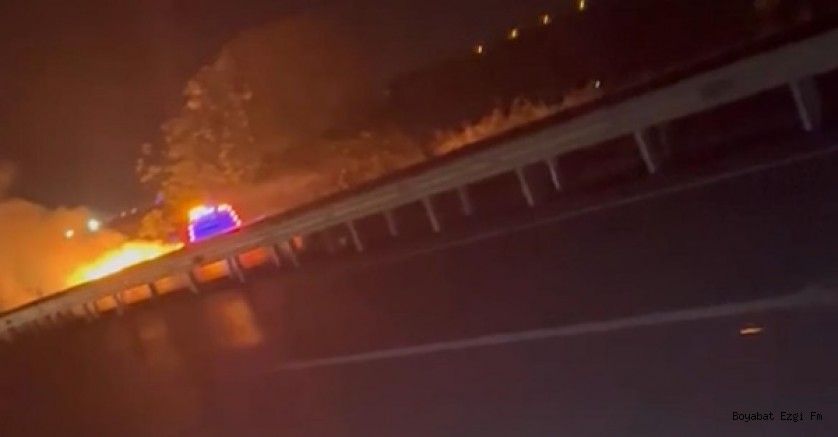 Sinop-Gerze Kara Yolunda Korku Dolu Anlar: Otomobil Alev Topuna Döndü!