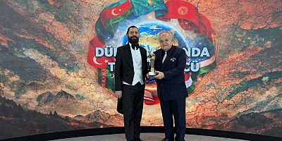 Akif Manaf’a Türk Dünyası Barış Ödülü Verildi