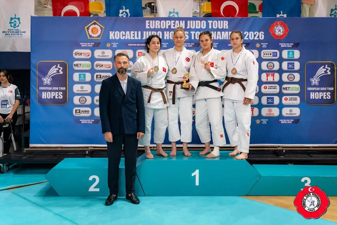 Aylin Melisa Abalı Zirvede