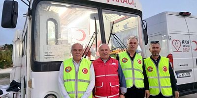 Başkan Tezin ve Yönetimi Kızılay Otobüsünde Kan Bağışladı