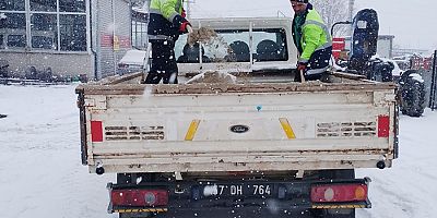 Boyabat Belediyesi Kar ve Buzlanmaya Karşı 24 Saat Çalışıyor