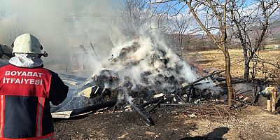 Boyabat Çaltu'da Samanlık Kül Oldu