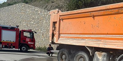 Boyabat Çevre Yolunda  Damperli Aracın Lastikleri Alev Aldı