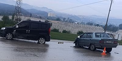 Boyabat Çevre Yolunda Trafik Kazası 3 Yaralı