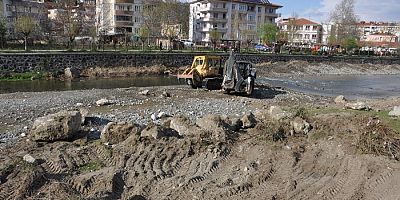 Boyabat Kolaz Çayı Temizlendi