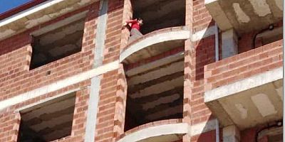 Boyabat'ta  Bir Kadın İnşaattan Atlamaya Kalkıştı