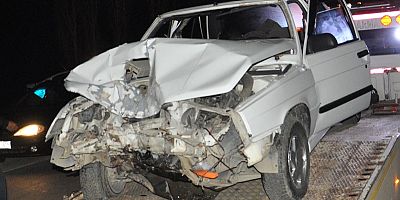 Boyabat’ta Feci Kaza: Köprü Demirleri Aracın Tam Ortasından Geçti