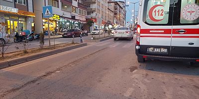 Boyabat'ta Kurye  Yayaya Çarpmamak İçin Panik Yapıp Devrildi!