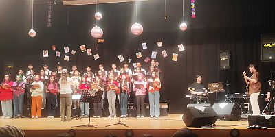 Boyabat’ta Nostalji Rüzgarı: “Yurt’tan Sesler Korosu”ndan Muhteşem Konser