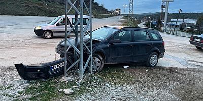 Kontrolden Çıkan Otomobil Sürücüyü Hastanelik Etti