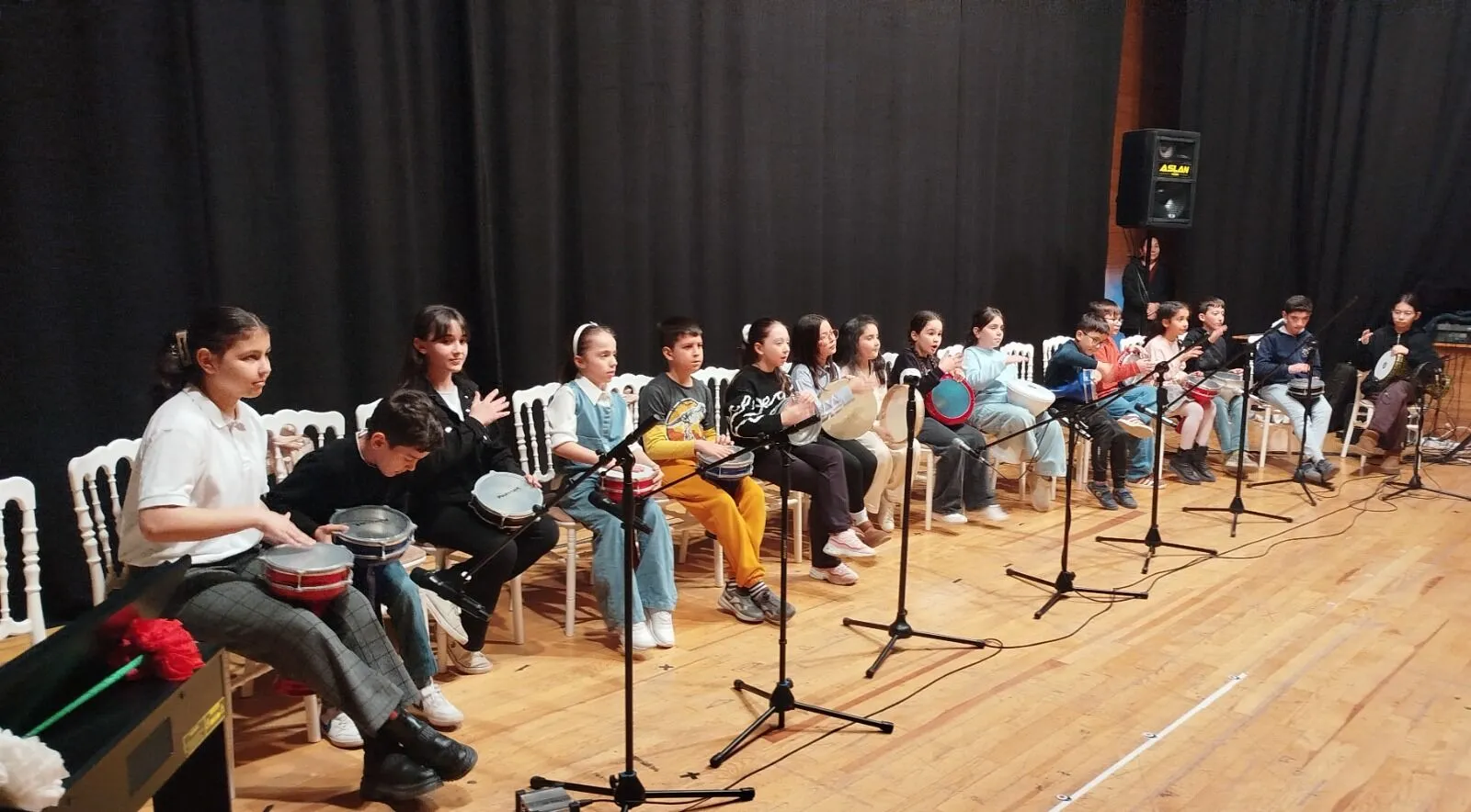 Müzik Dinletisi ve Resim Sergisi Büyük Beğeni Topladı