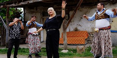 Sema Yılmaz Kıpır Kıpır Parçası 