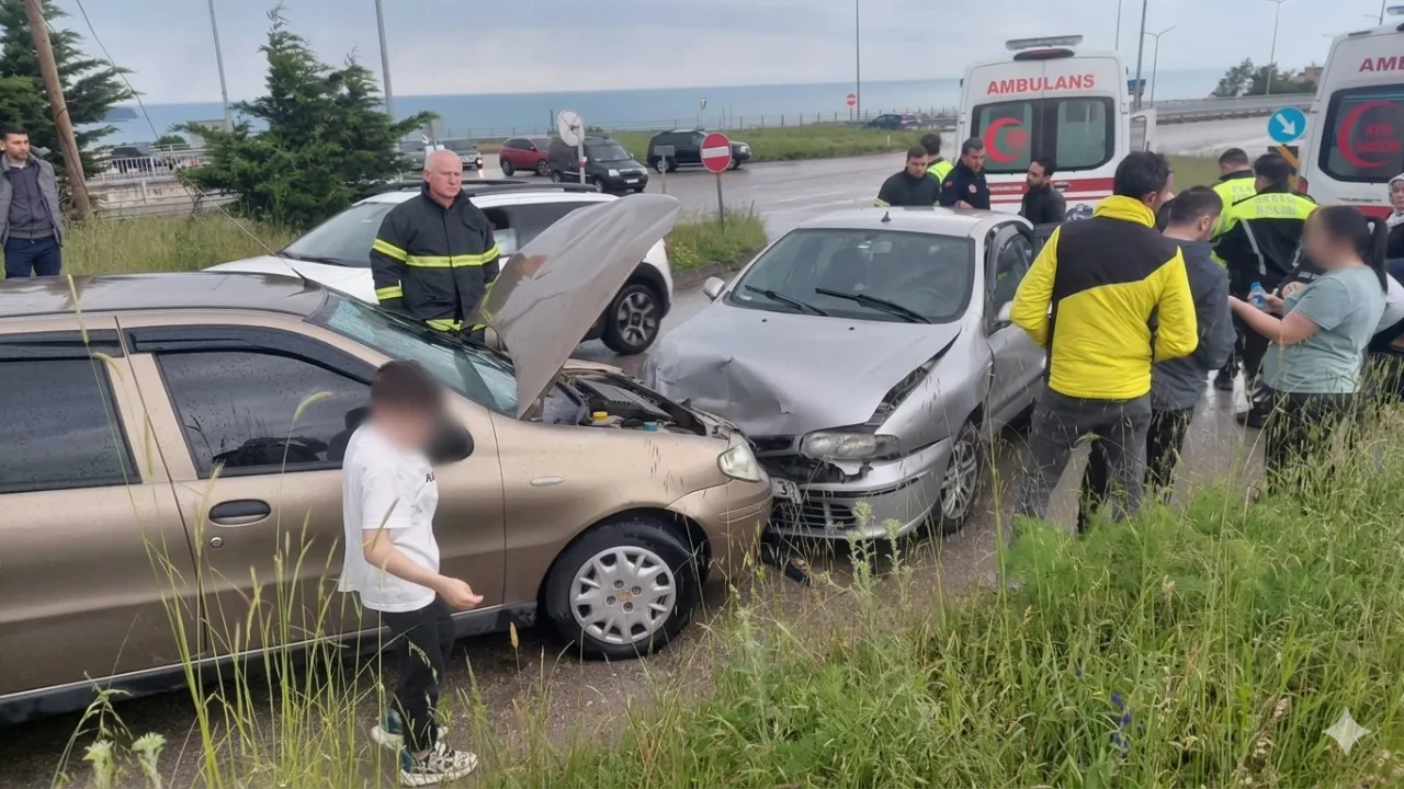 Sinop’ta İki Otomobil Çarpıştı: 6 Yaralı