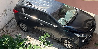 Sürücünün unuttuğu el freni az kalsın can alıyordu; otomobil binanın boşluğuna çakıldı!
